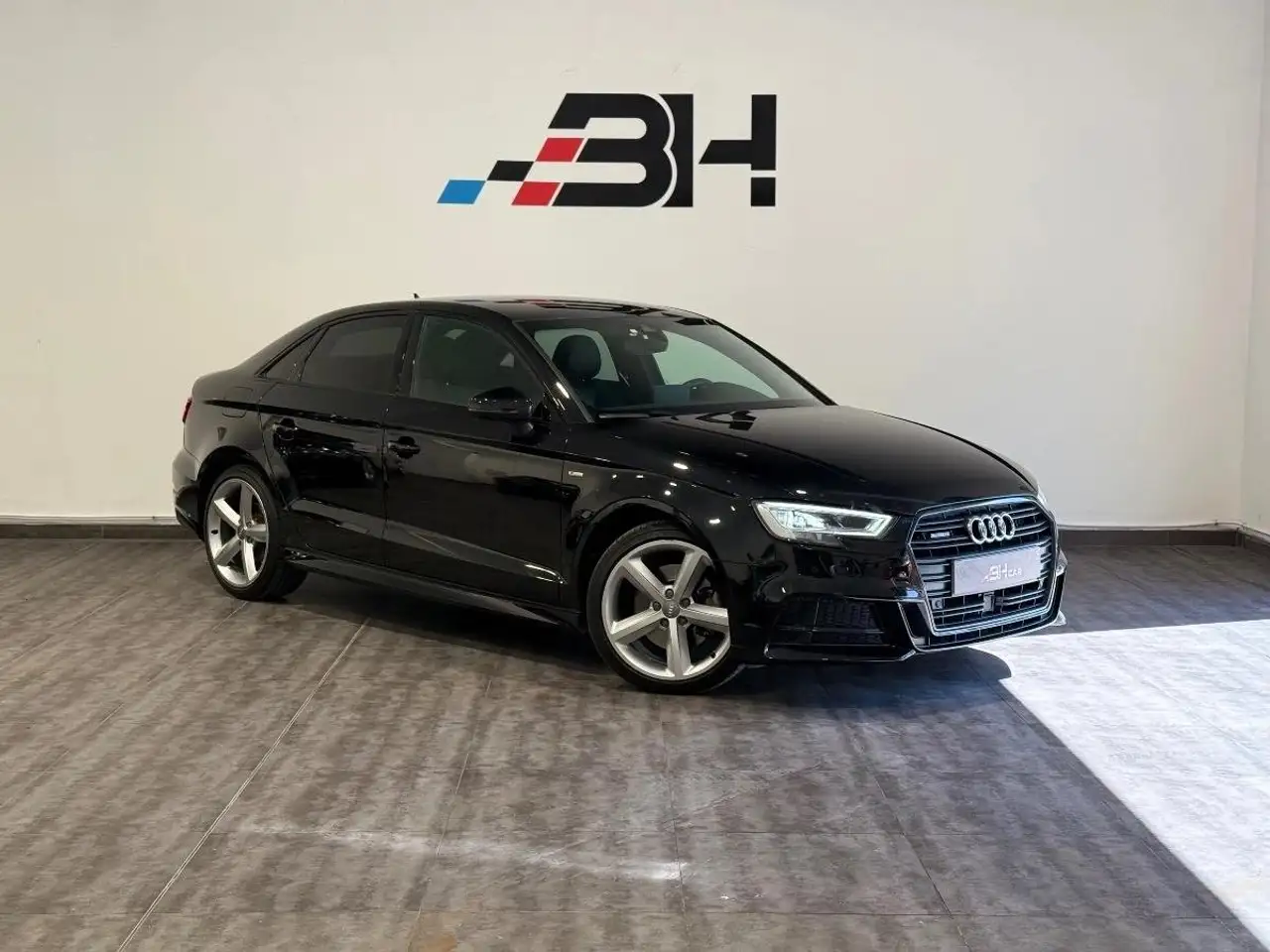 Audi A3 8V2 Berline 2.0 TDI 184cv S-LINE QUATTRO S-TRONIC / CARPLAY / SUIVI COMPLET/ GARANTIE 3 MOIS — photo 1 of 30