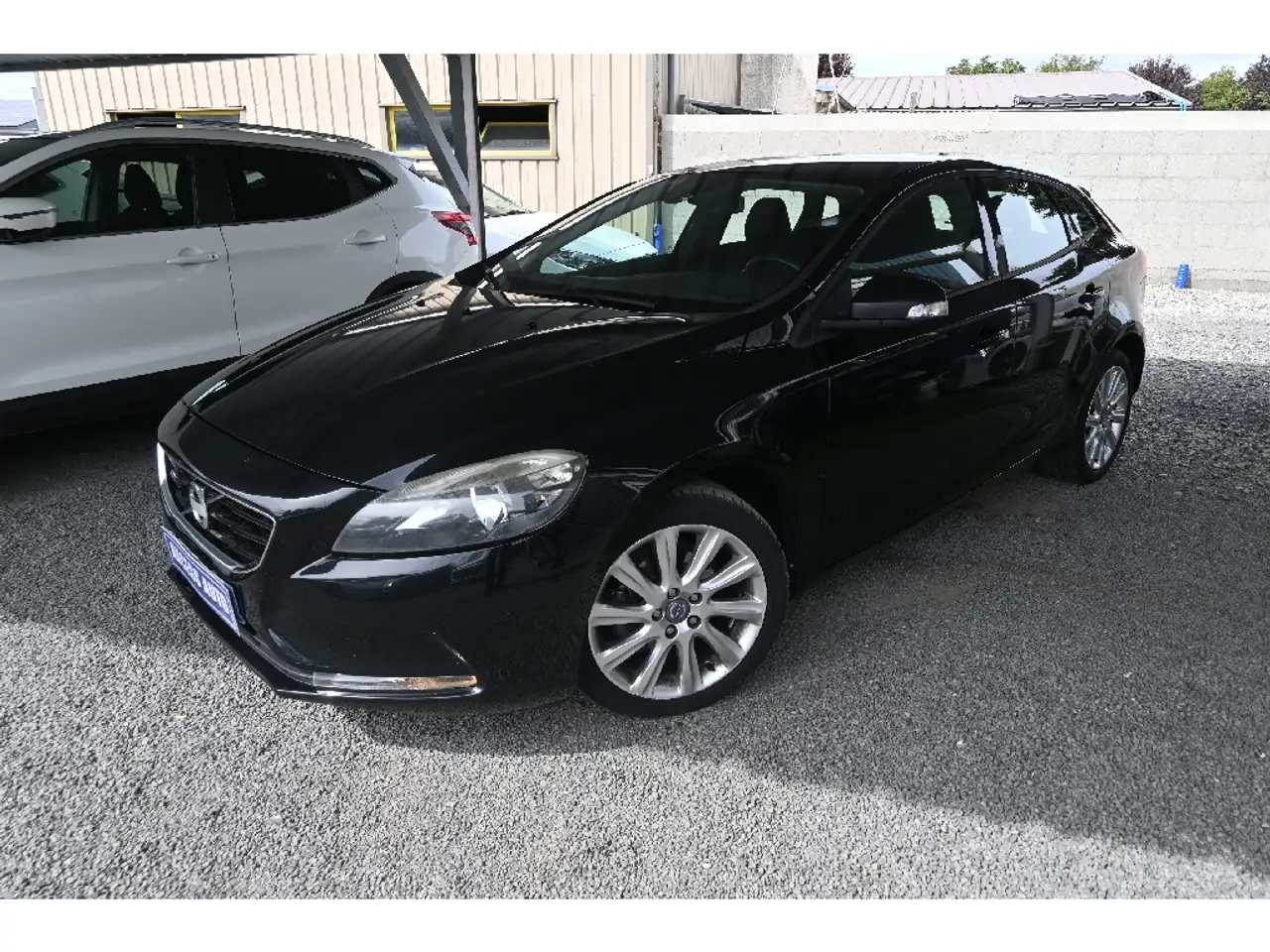 Volvo V40 D2 115 Kinetic — photo 1 of 10