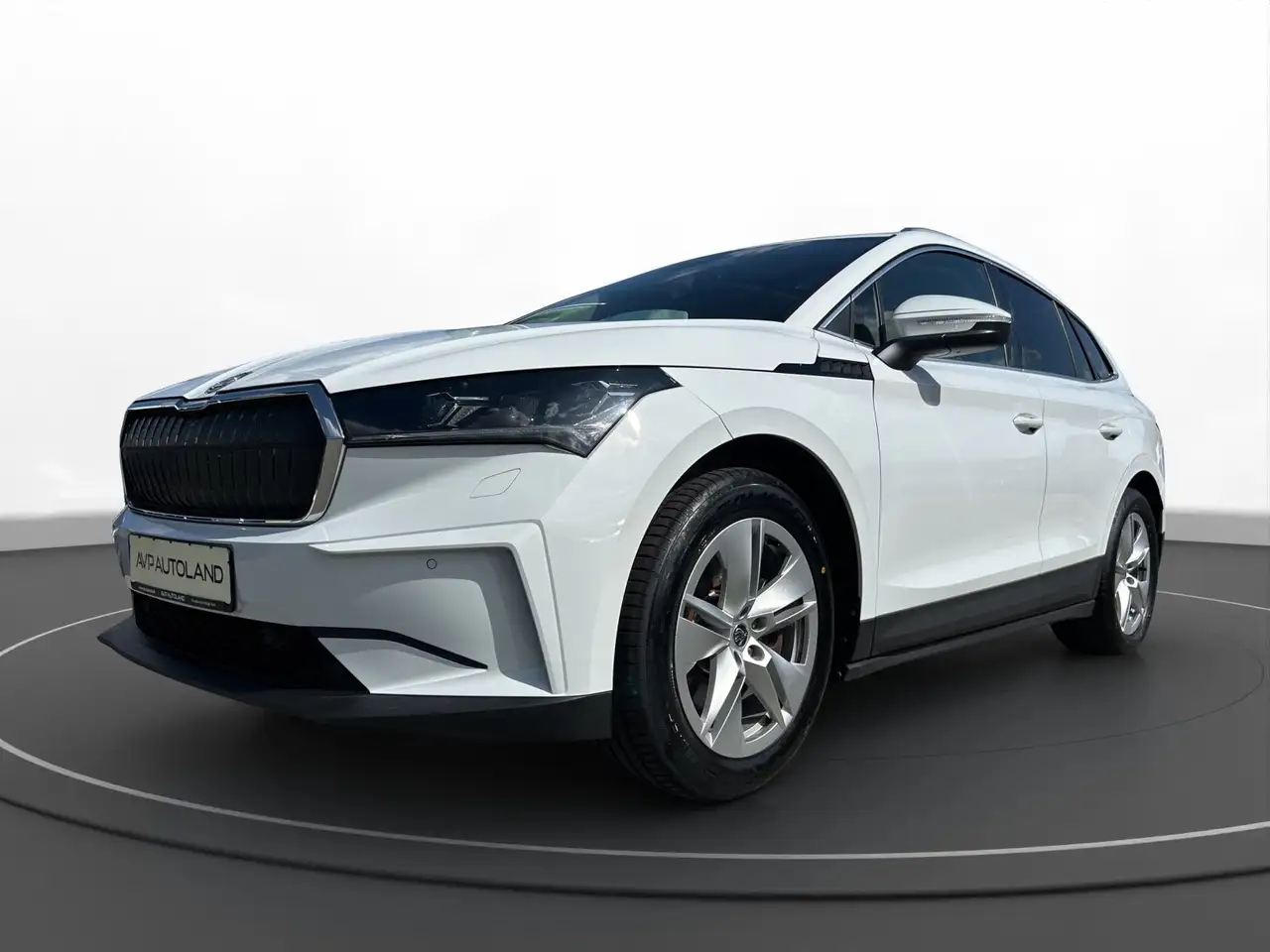 Skoda Enyaq iV 85x 4x4 | PANO | AHK | NAVI | LED | — photo 1 of 15
