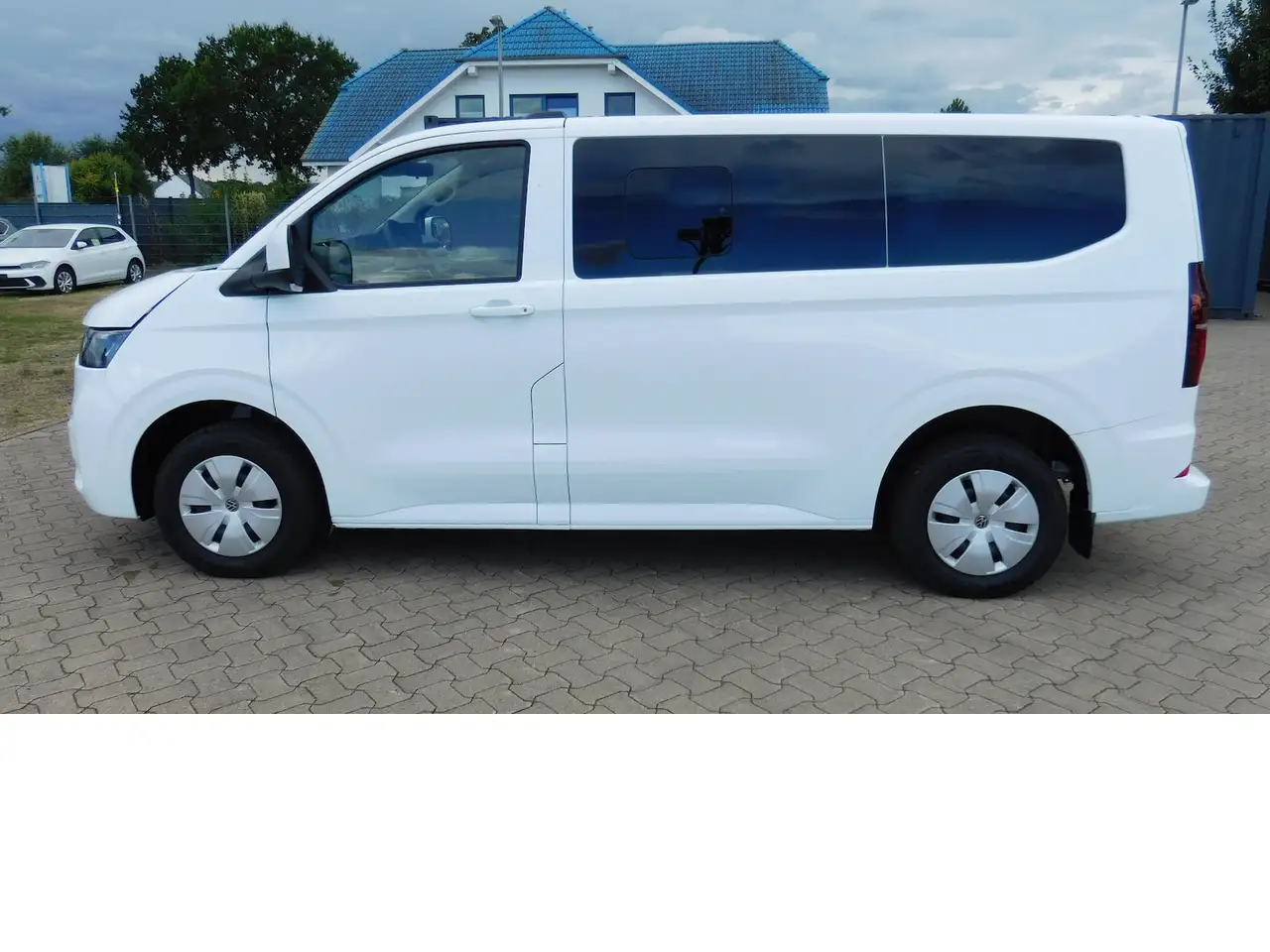 Volkswagen T7 Transporter Elektro 9 Sitze Navi Klima — photo 1 of 15