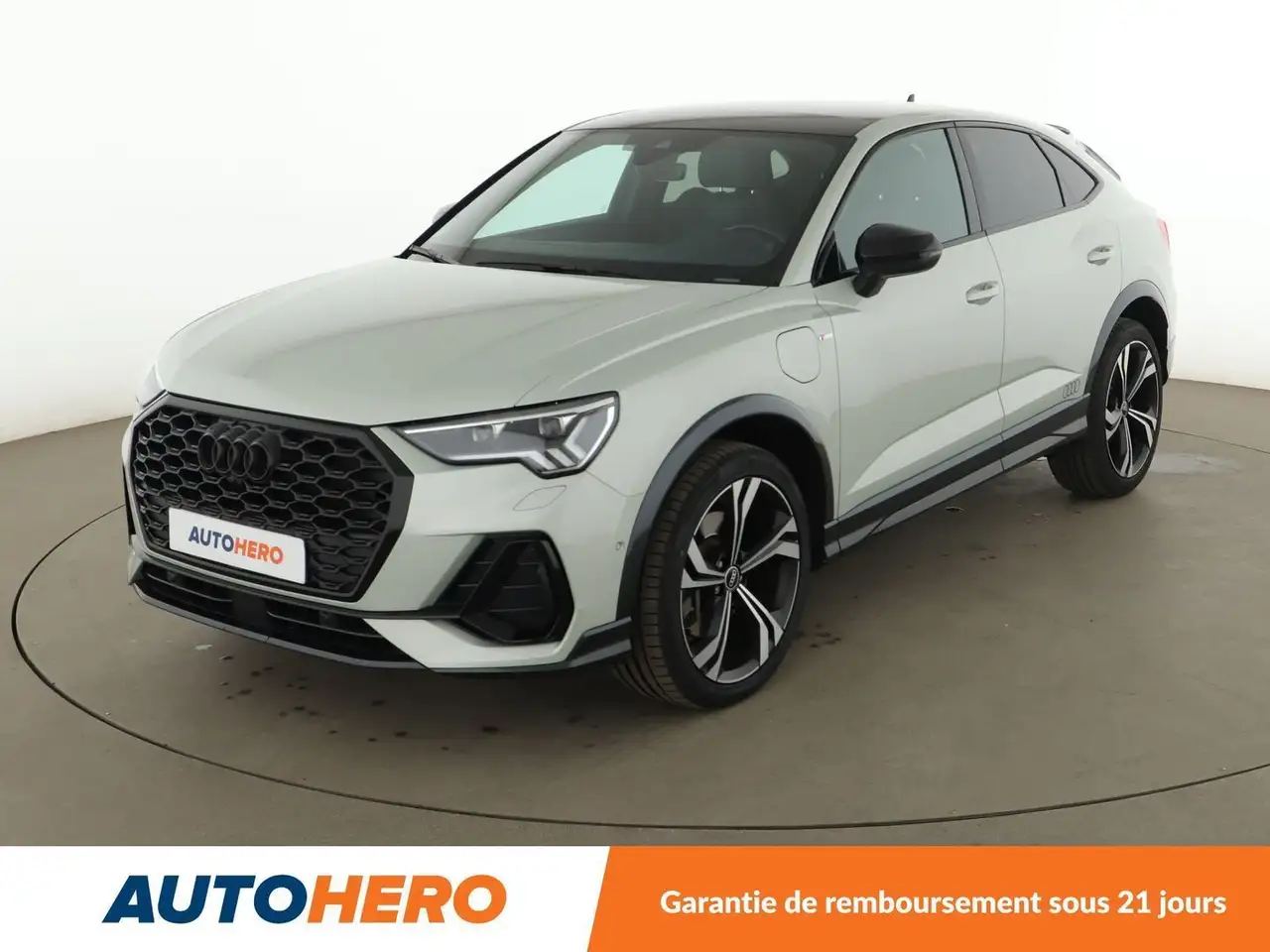 Audi Q3 45 TFSIe S Line S Tronic — photo 1 of 40