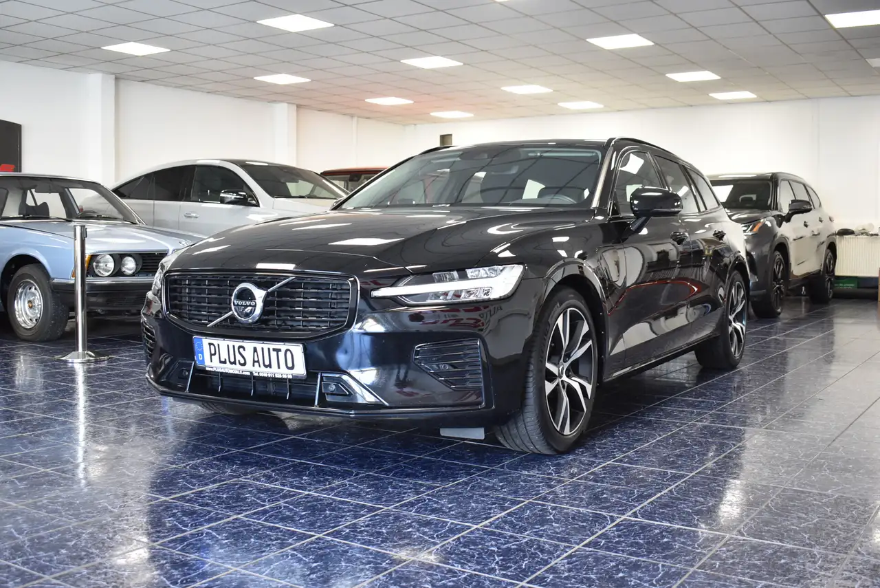 2021 Volvo V60 R-Design Expres Recharge Plug-In Hybrid AWD, photograph 3