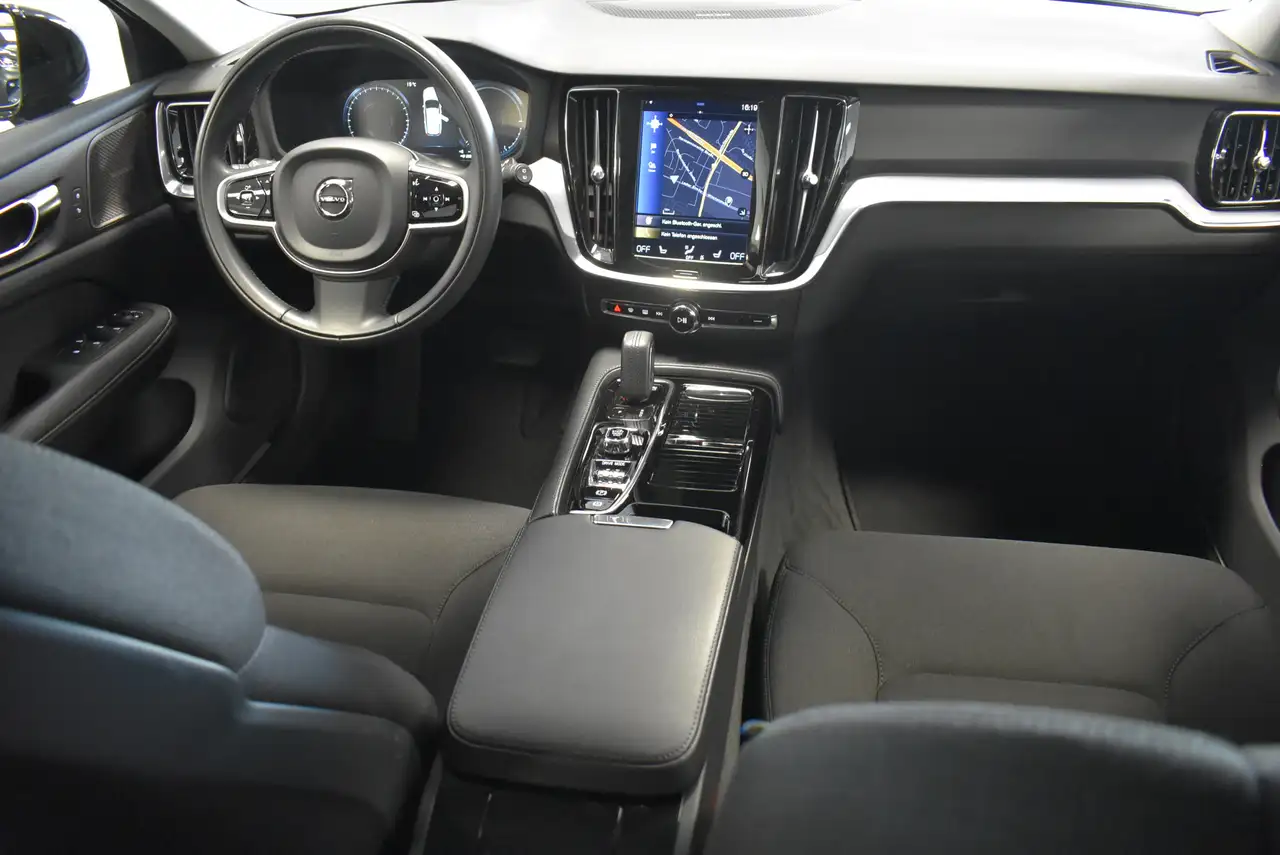 2021 Volvo V60 R-Design Expres Recharge Plug-In Hybrid AWD, photograph 5