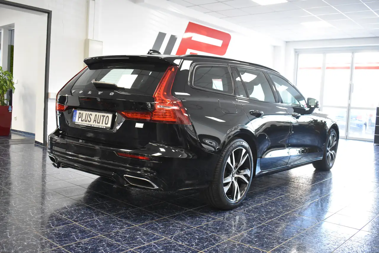 2021 Volvo V60 R-Design Expres Recharge Plug-In Hybrid AWD, photograph 4