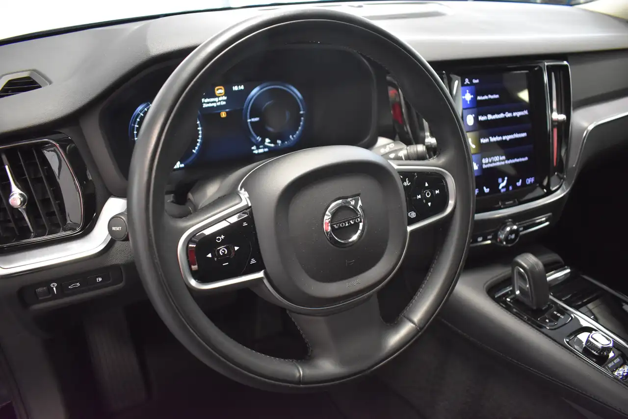 2021 Volvo V60 R-Design Expres Recharge Plug-In Hybrid AWD, photograph 12