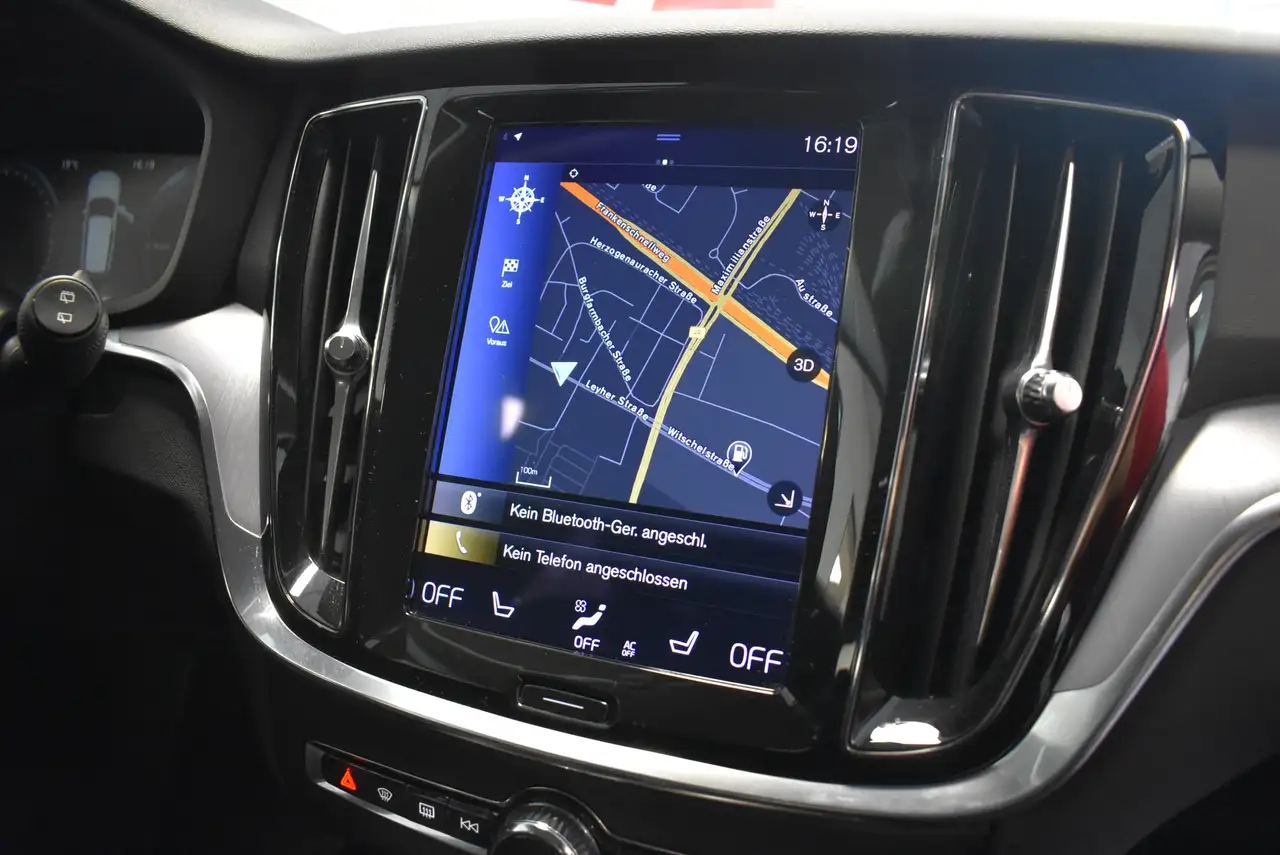 2021 Volvo V60 R-Design Expres Recharge Plug-In Hybrid AWD, photograph 9