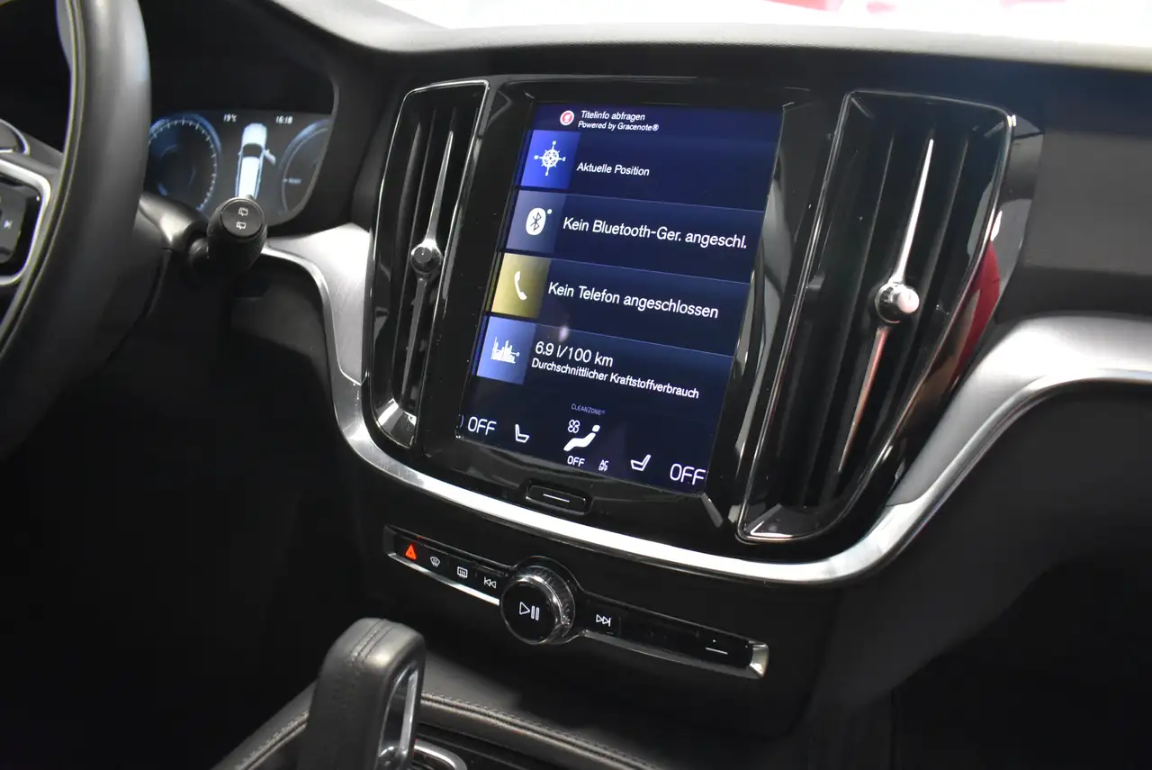 2021 Volvo V60 R-Design Expres Recharge Plug-In Hybrid AWD, photograph 8