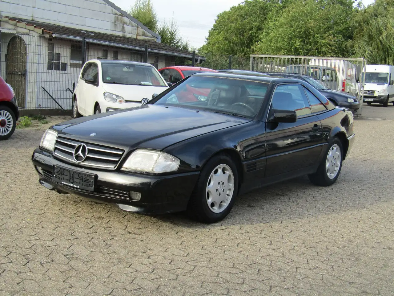 Mercedes-Benz SL 300 — photo 1 of 22