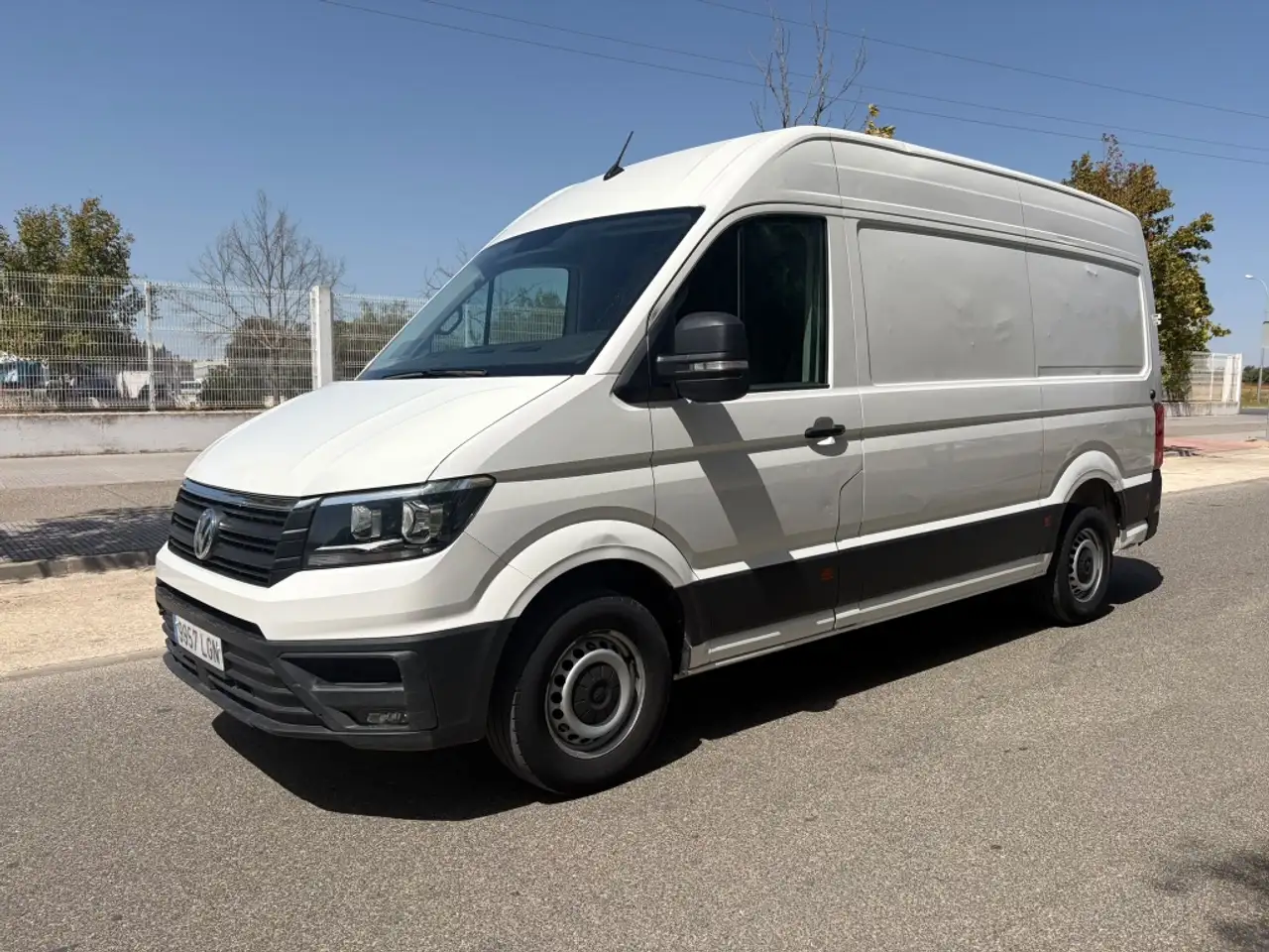 Volkswagen Crafter Furgón 2.0TDI SCR 30 BM L3H2 103kW — photo 1 of 13