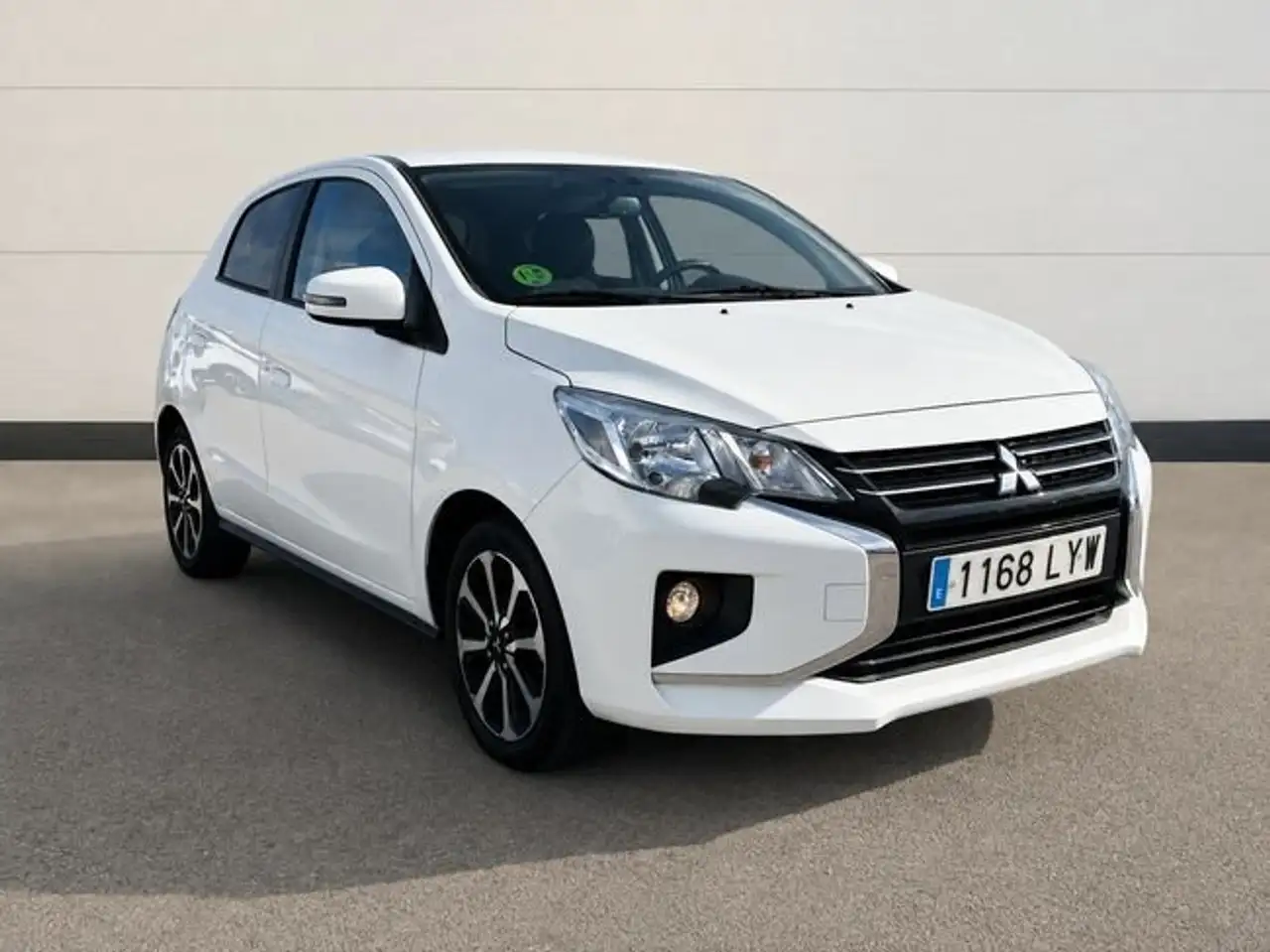 Mitsubishi Space Star 120 MPI Kaiteki CVT — photo 1 of 10