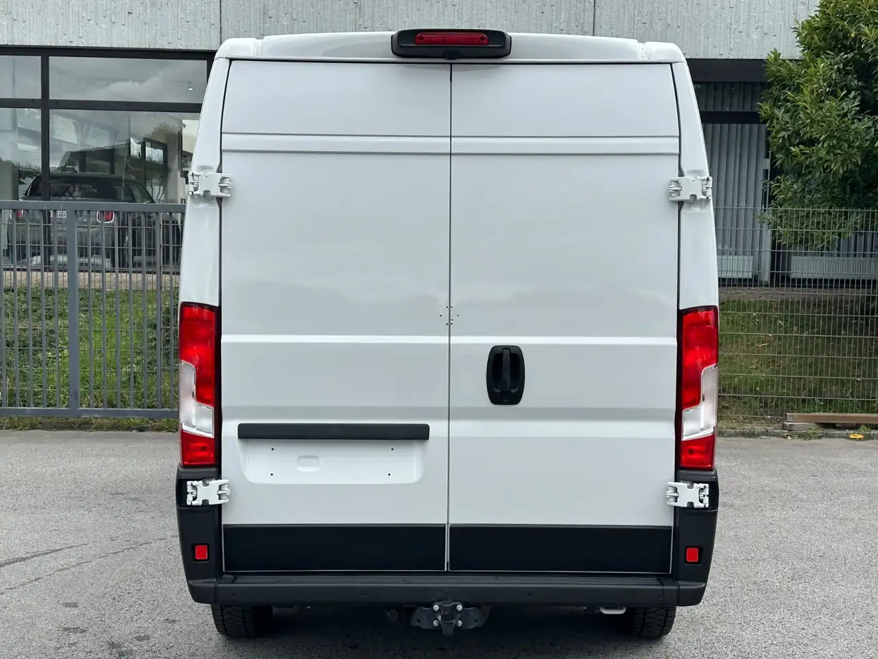 2026 Peugeot Boxer Kasten Hochraum 335 L2H2 BlueHDi 140 Navi, photograph 6