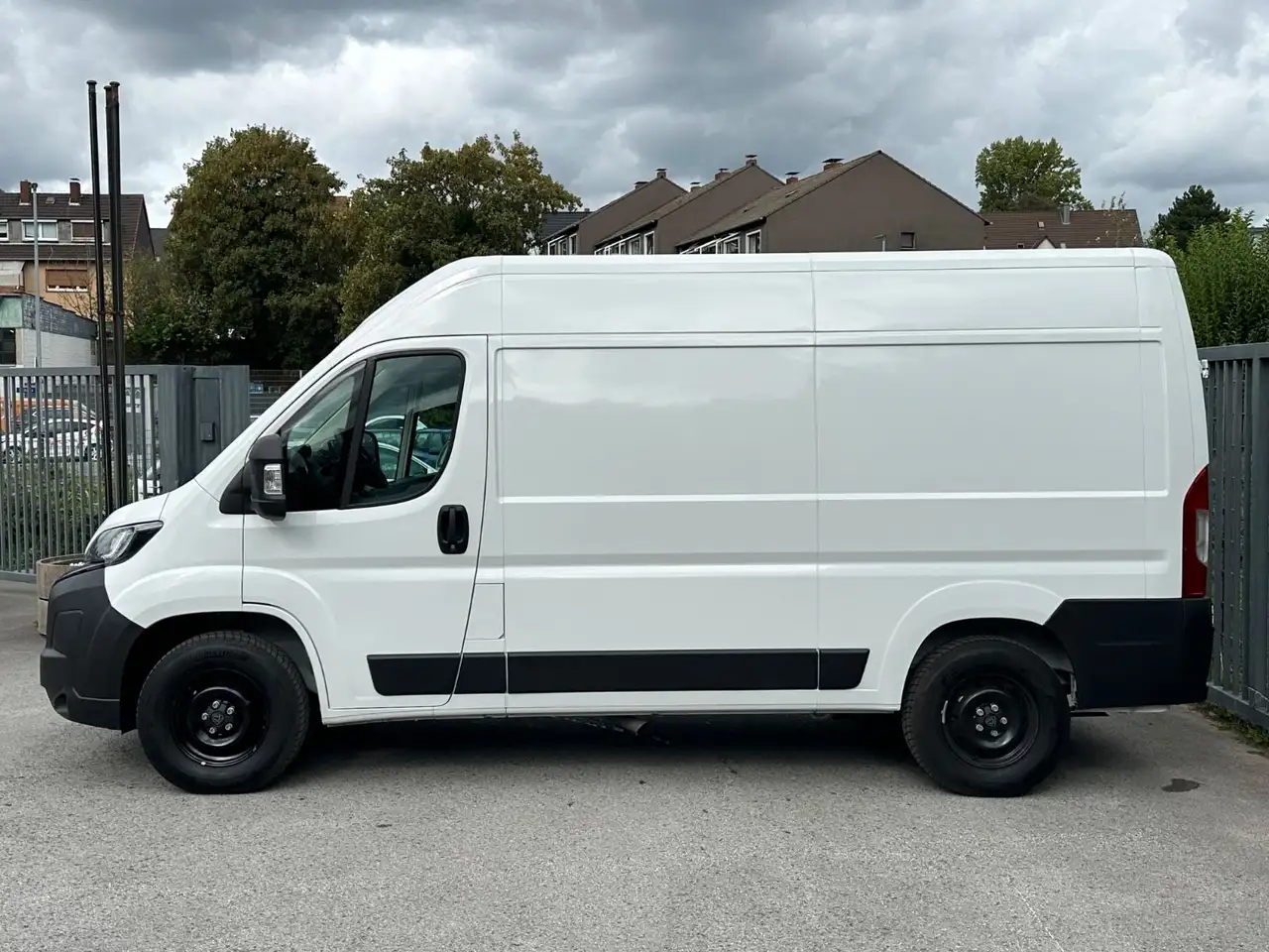 2026 Peugeot Boxer Kasten Hochraum 335 L2H2 BlueHDi 140 Navi, photograph 7