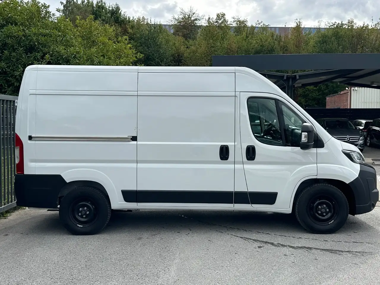 2026 Peugeot Boxer Kasten Hochraum 335 L2H2 BlueHDi 140 Navi, photograph 8
