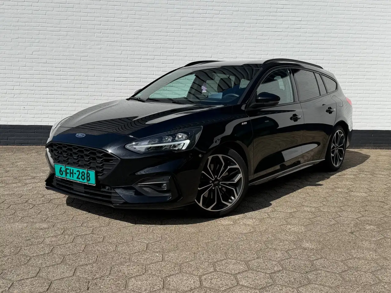 Ford Focus Wagon EcoBoost 125PK ST Line B&O l HEAD-UP l CAMER — photo 1 of 15