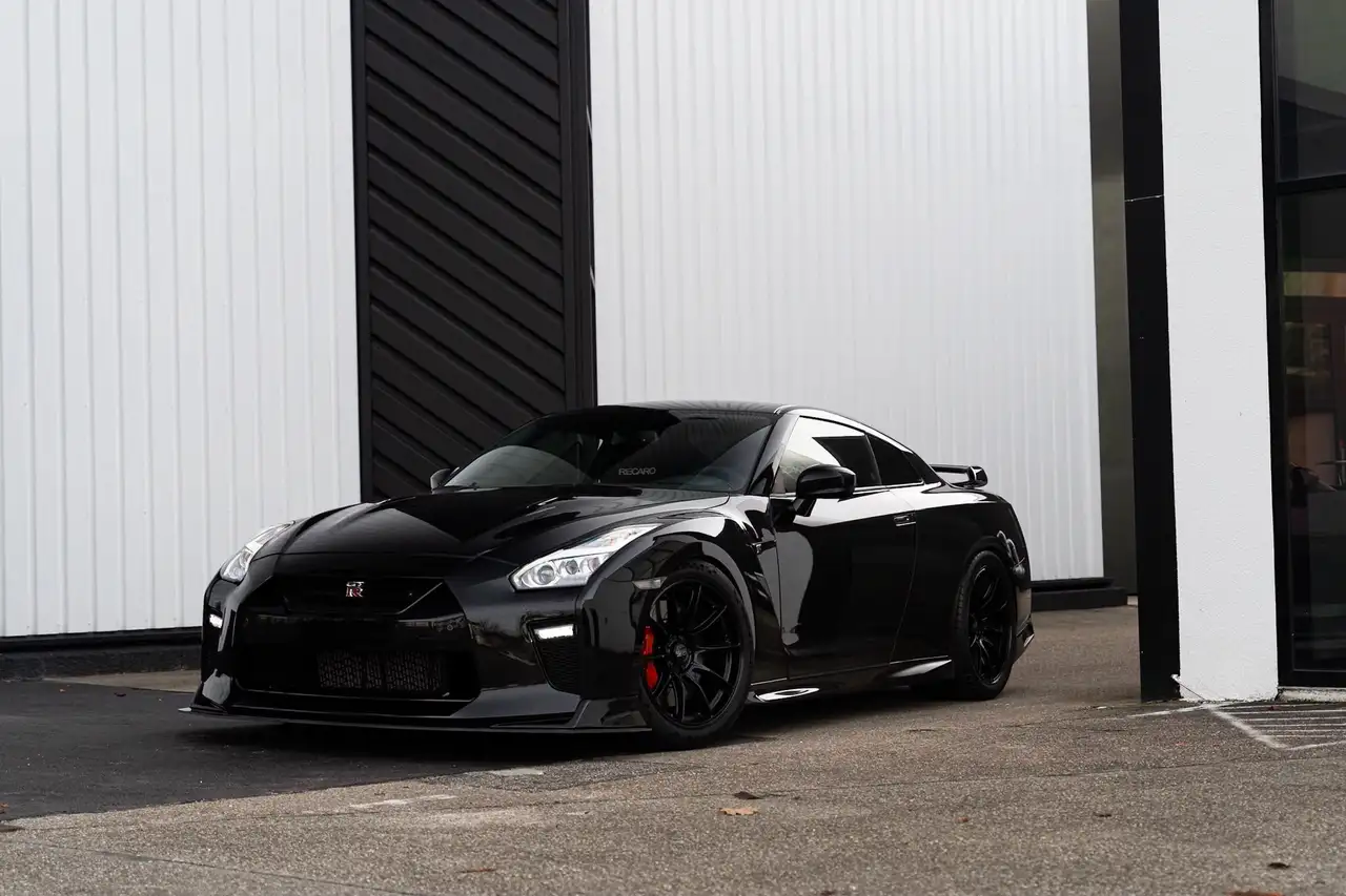 Nissan GT-R Prestige Edition — photo 1 of 9