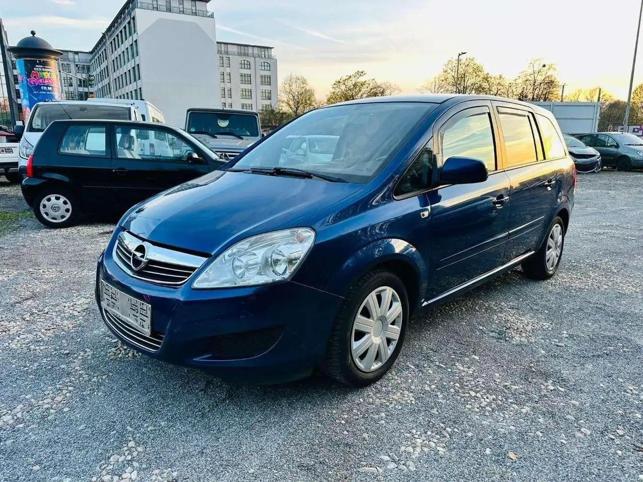 Opel Zafira Zafira 1.8 Edition + 7-Sitzer + Klima + N — photo 1 of 17
