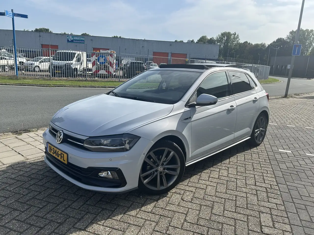 Volkswagen Polo Volkswagen Polo 1.0 TSI DSG R-Line | 3x R-Line | P — photo 1 of 20