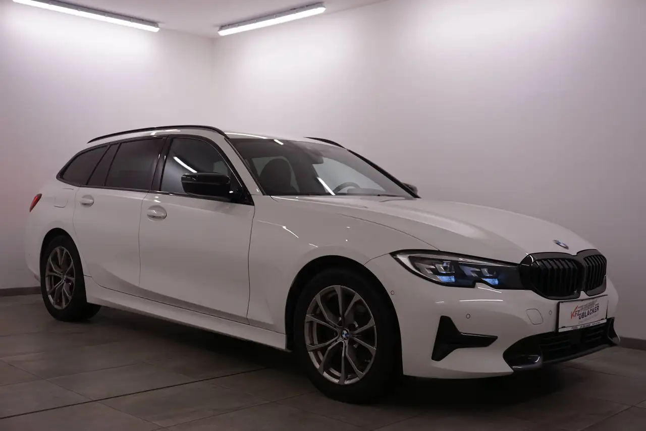 BMW 318 Sport Line // Abstandstempomat // Anhängervorrichtung // — photo 1 of 24