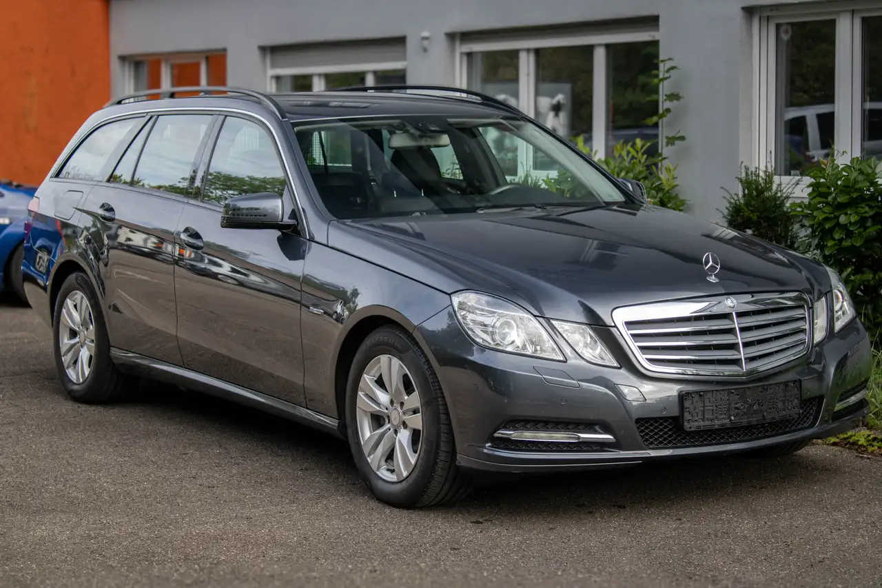 Mercedes-Benz E 220 T CDI BlueEFF. Automatik Elegance LEDER XENON ILS — photo 1 of 11