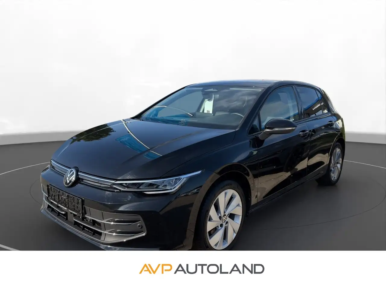 Volkswagen Golf VIII 1.5 eTSI DSG GOAL | NAVI | LED | — photo 1 of 15