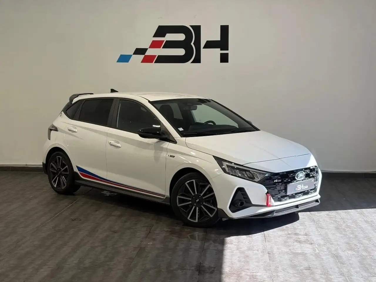 Hyundai i20 1.0 T-GDI 100 HYBRID MHEV 48VOLT N-LINE MICHEL-VAILLANT DCT BVA — photo 1 of 30