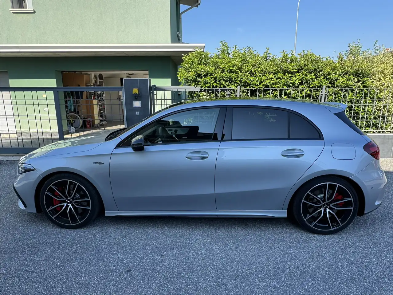 Mercedes-Benz A 35 AMG Premium 4matic auto — photo 1 of 14