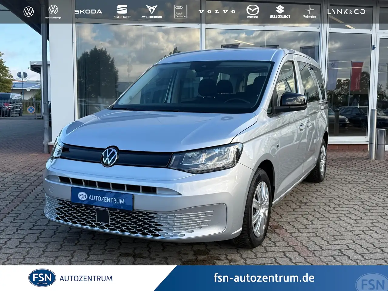 Volkswagen Caddy 2.0 TDI DSG PDC SHZ Clima — photo 1 of 15