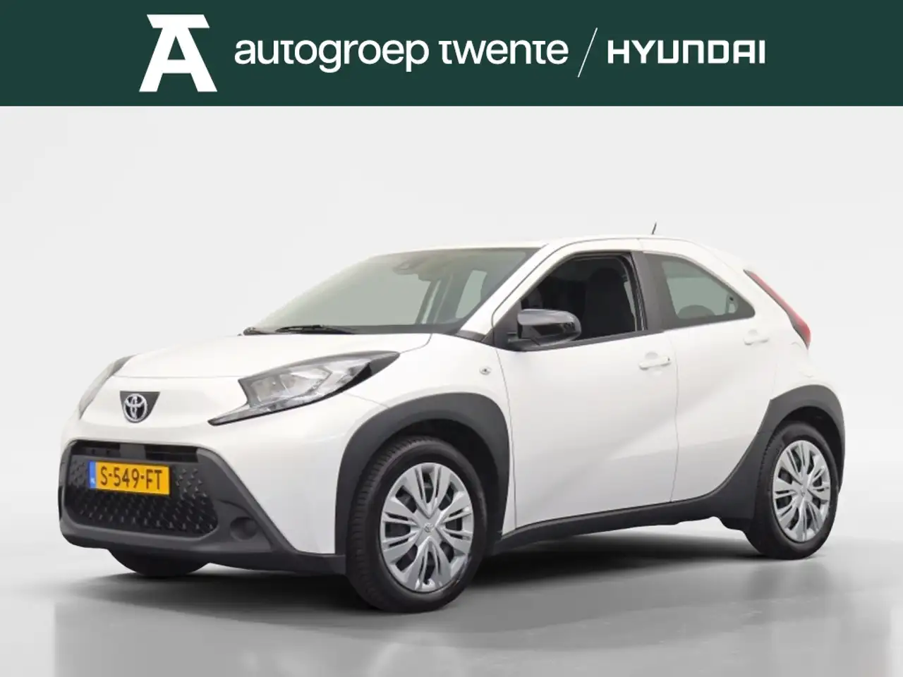 Toyota Aygo X 1.0 VVT-i MT Play | Carplay | All-seasons — photo 1 of 37