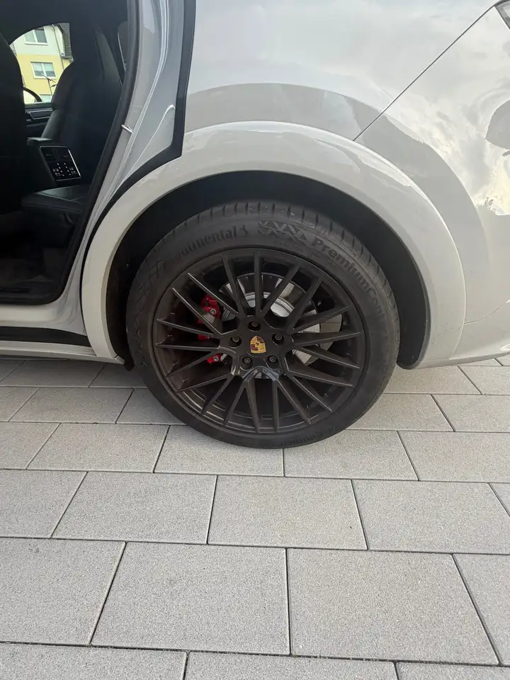 Porsche Cayenne Cayenne GTS Coupe Tiptronic S — photo 1 of 15