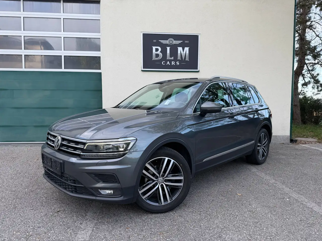 Volkswagen Tiguan Head Up, LED, ACC, AHK, Navi, Totenwinkelwarner, Spurhalteassistent — photo 1 of 24