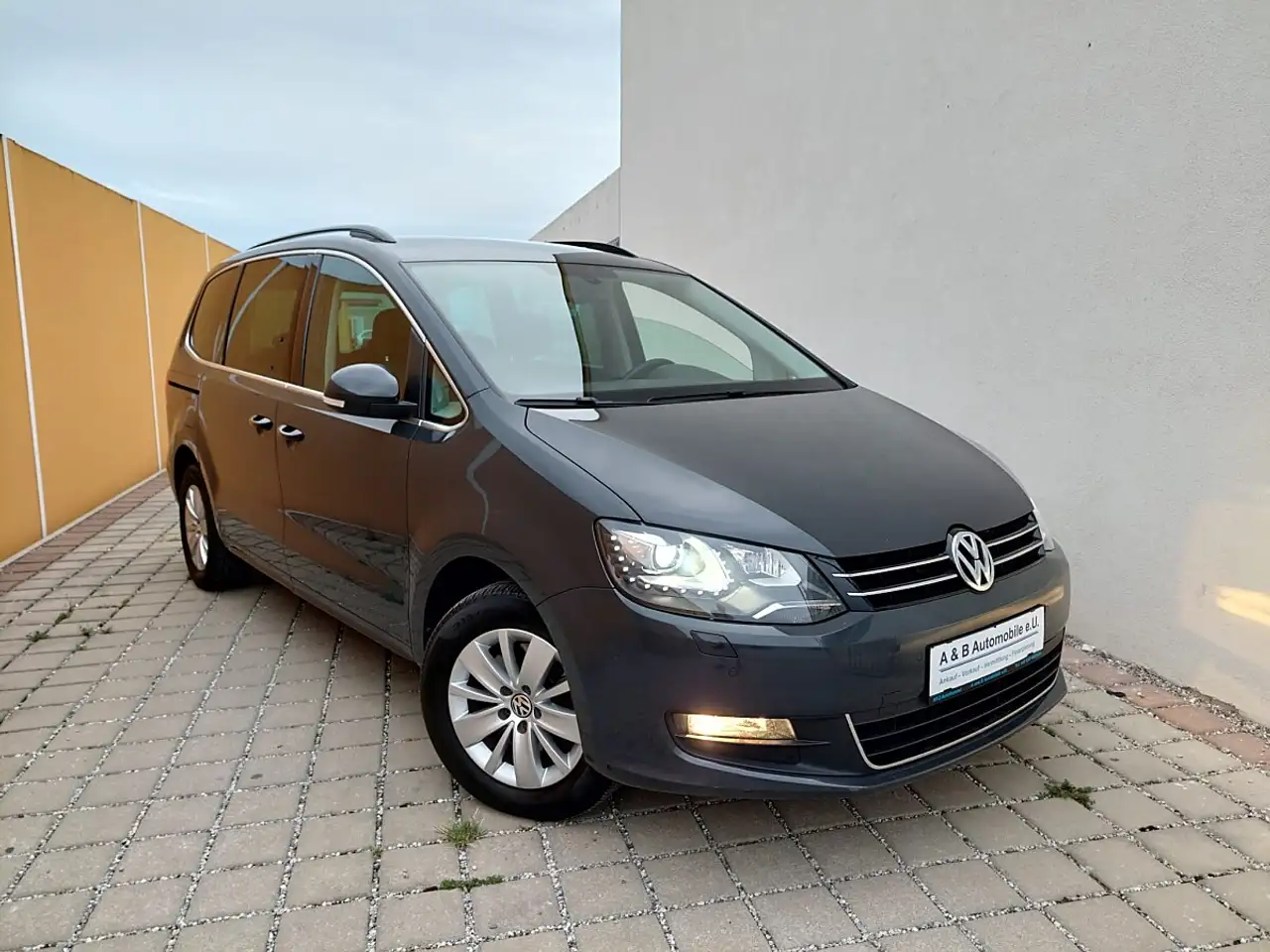 Volkswagen Sharan Comfortline BMT 2,0 TDI DPF 4Motion — photo 1 of 30