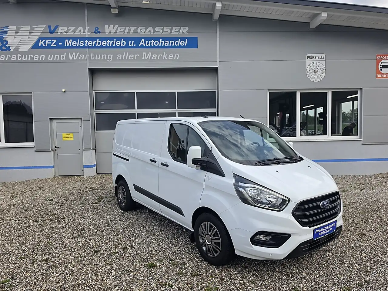 Ford Transit Custom 2.0 TDCi 300 L1 Automatik / AHK / GARANTIE — photo 1 of 18