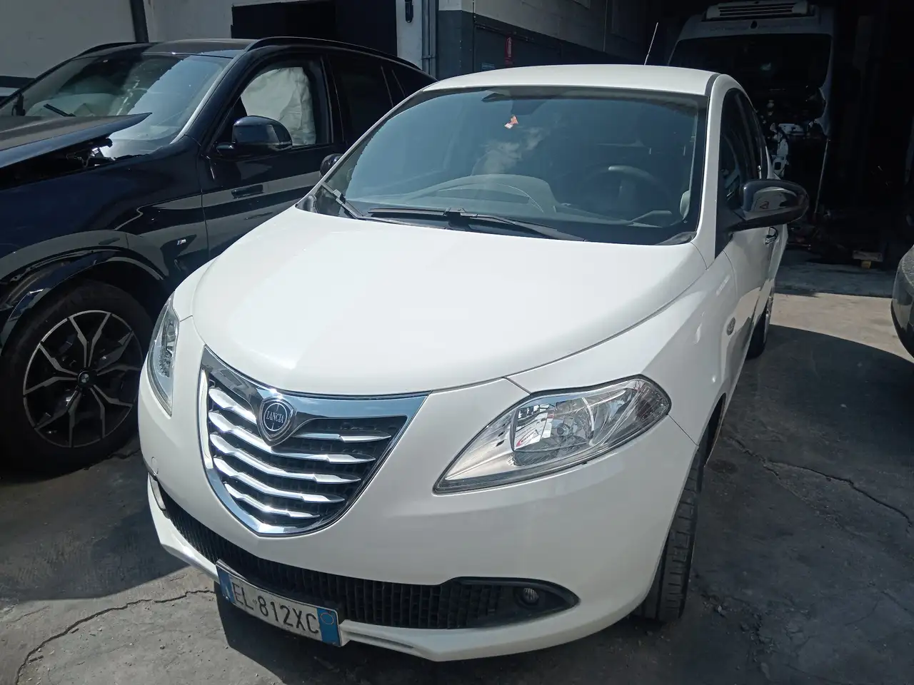 Lancia Ypsilon 1.2 8v Silver s&s 69cv — photo 1 of 7