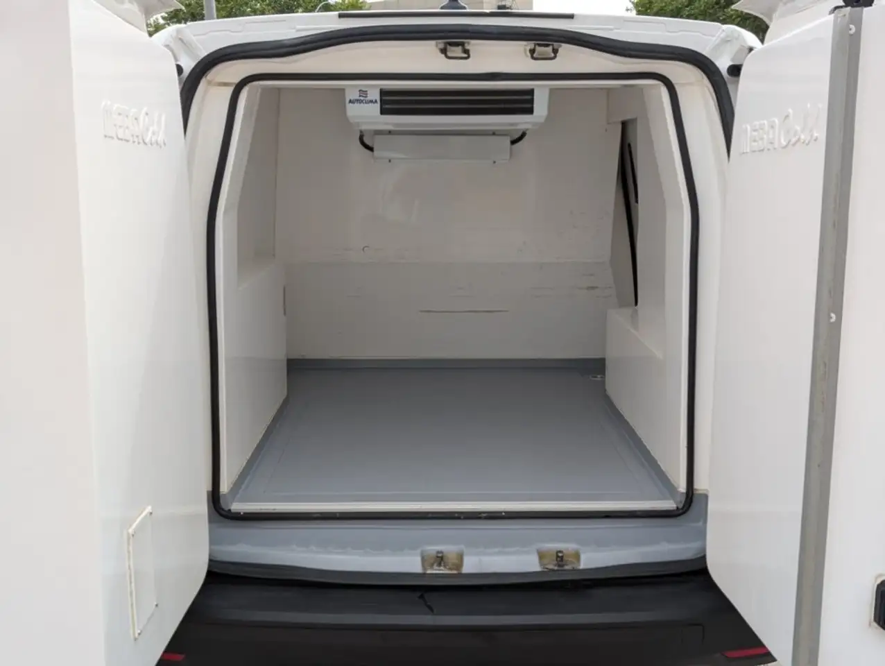 Volkswagen Caddy Cargo Furgón 2.0TDI 75kW — photo 1 of 34