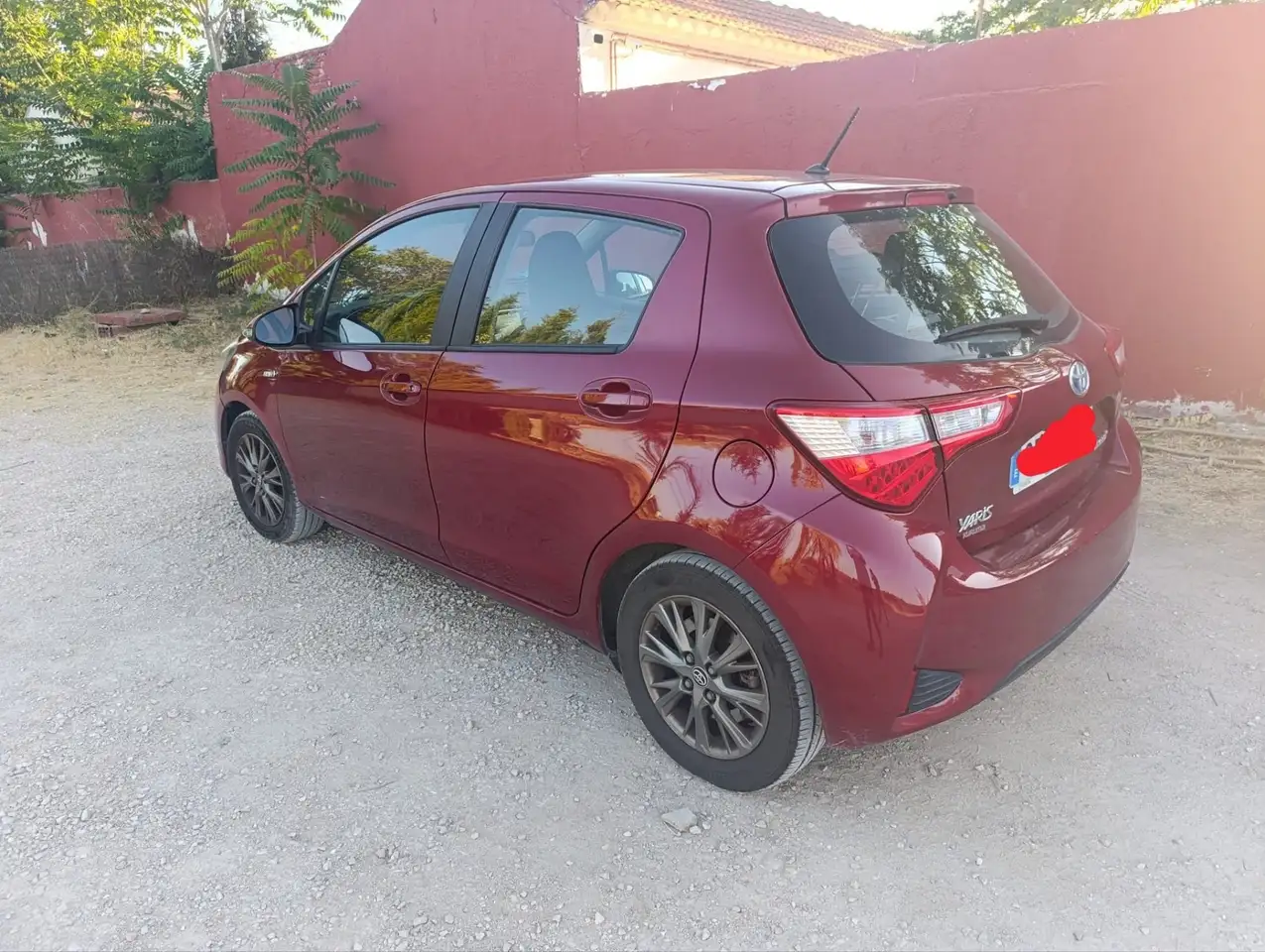 Toyota Yaris 100H 1.5 Active — photo 1 of 9