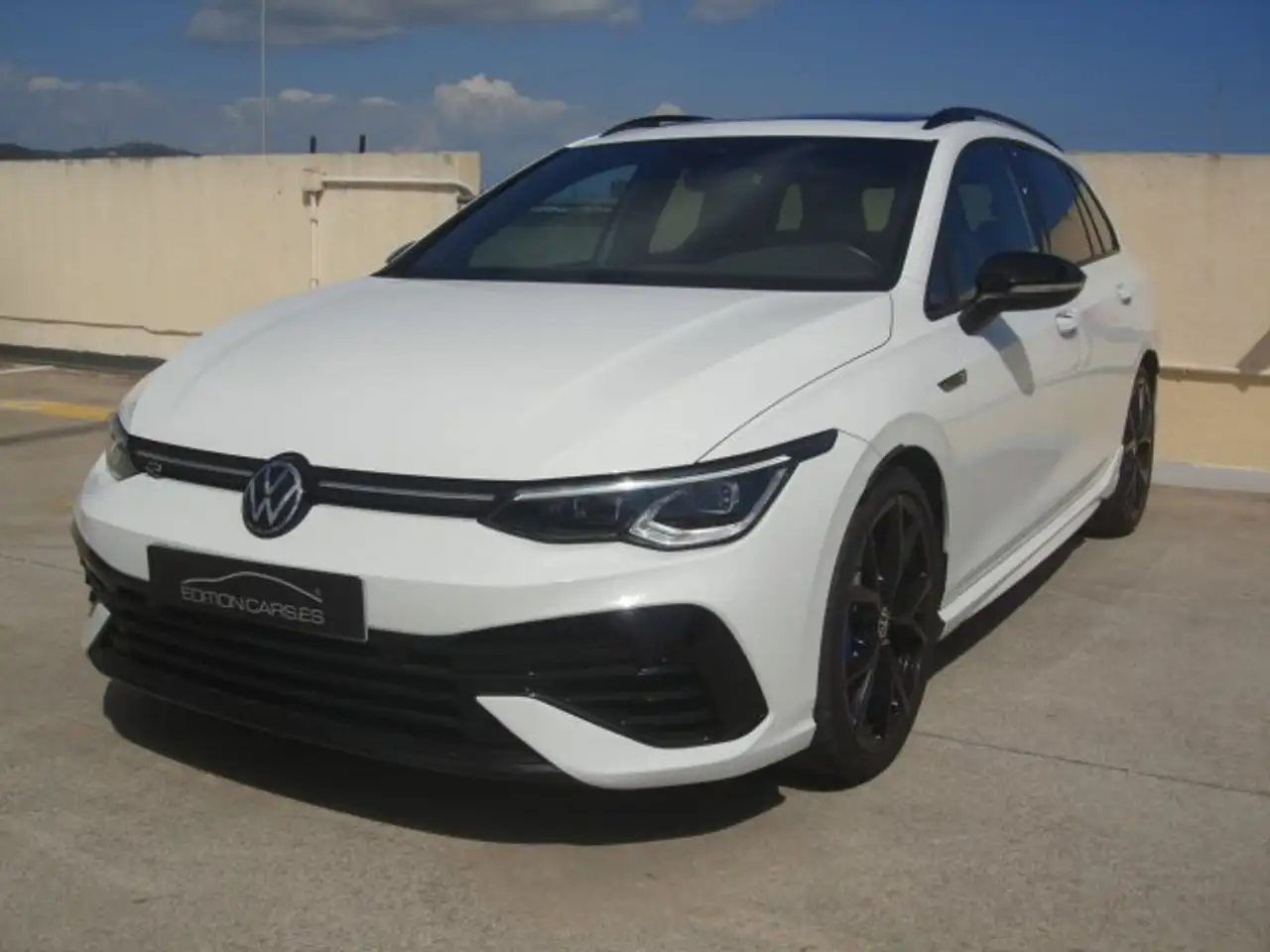 Volkswagen Golf Variant 2.0 TSI R DSG 235kW — photo 1 of 40