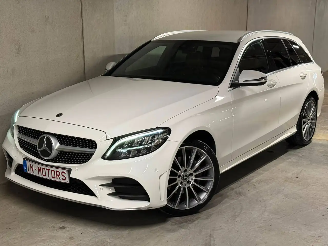Mercedes-Benz C 200 AMG | 4 MATIC | BRUIN LEDER | STOELVW. | TREKHAAK | E-KOFFER ! — photo 1 of 15