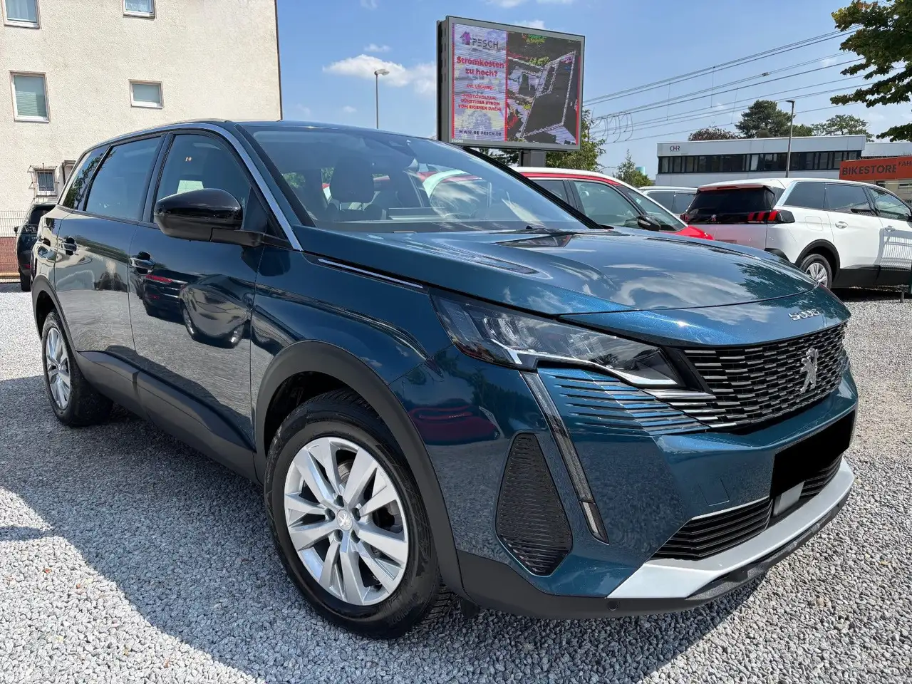 Peugeot 5008 ALU/NAVI/LED/7-SITZE/AHK/Zahnriemen neu! — photo 1 of 24
