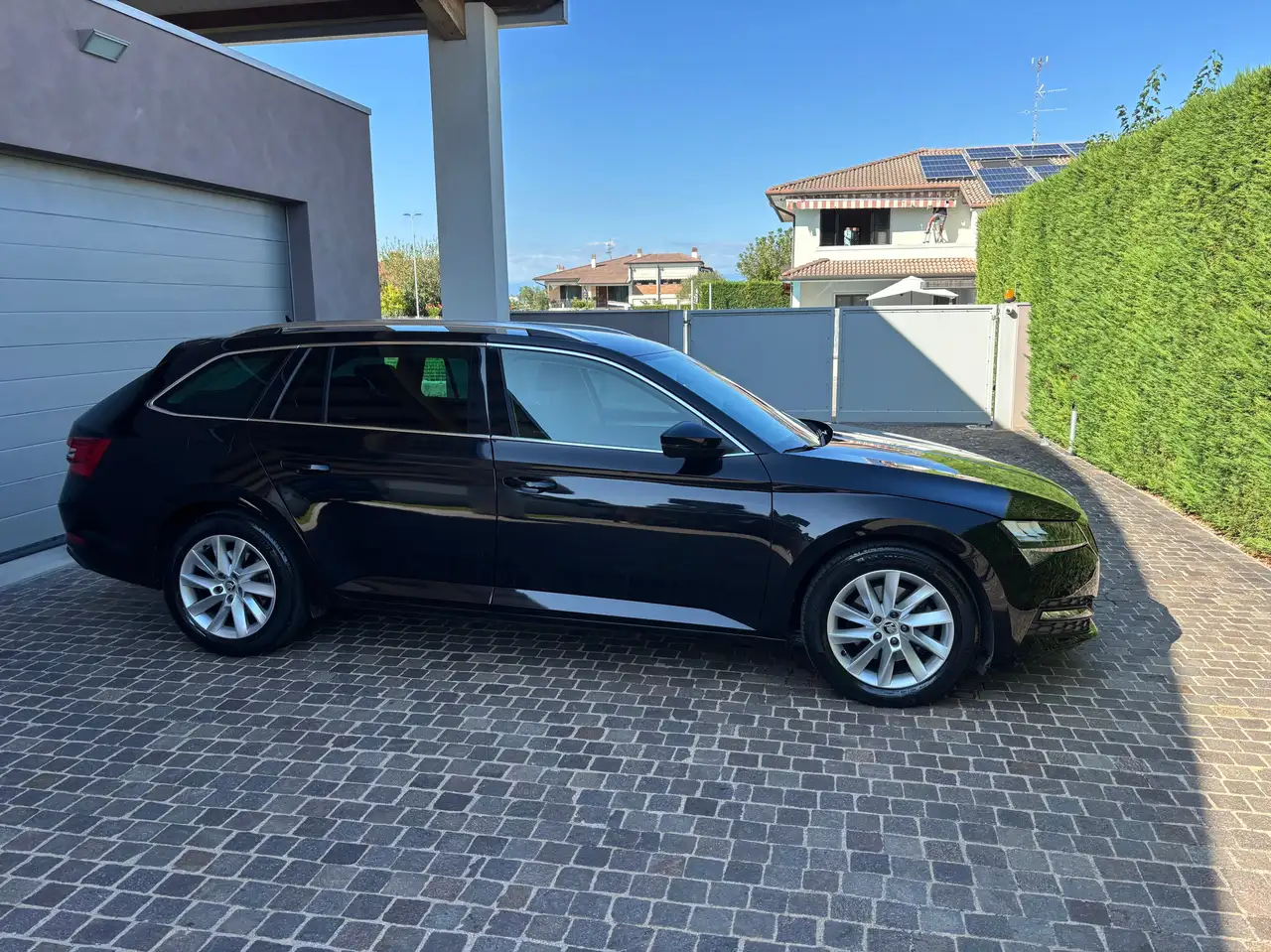 Skoda Superb Superb Wagon 2.0 tdi evo executive 150cv dsg — photo 1 of 15
