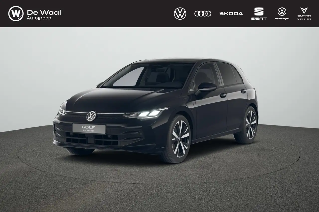 Volkswagen Golf Life Edition 1.5 e-hybrid — photo 1 of 5