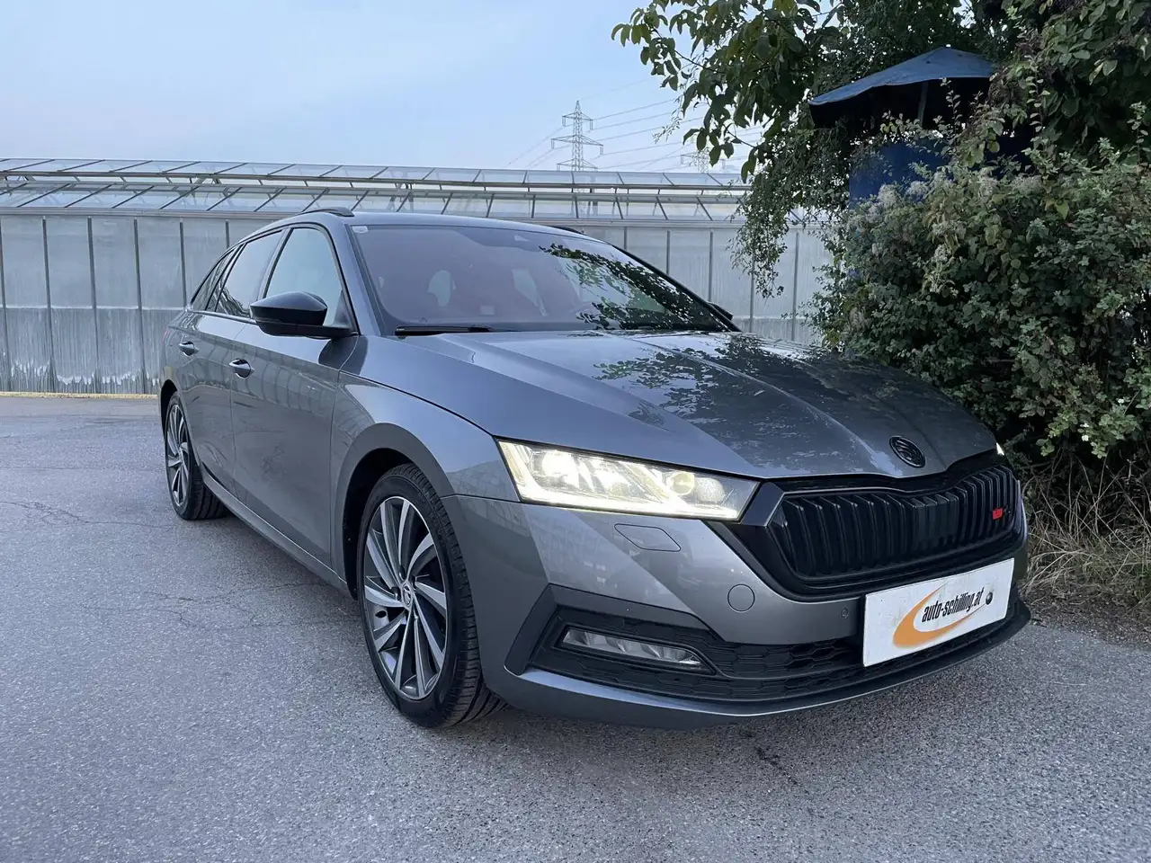 Skoda Octavia Combi 2,0 TDI Style DSG Sportpaket Pano AHK CarPlay ACC Kamera 1.Besitz — photo 1 of 37