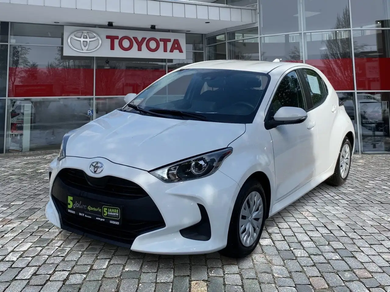 Toyota Yaris 1.5 Comfort — photo 1 of 22