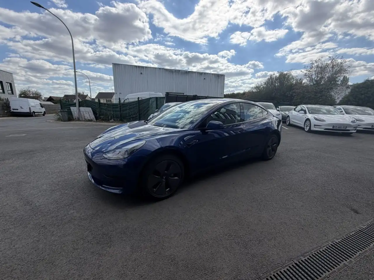 Tesla Model 3 (5YJ3) STANDARD PLUS RWD — photo 1 of 11