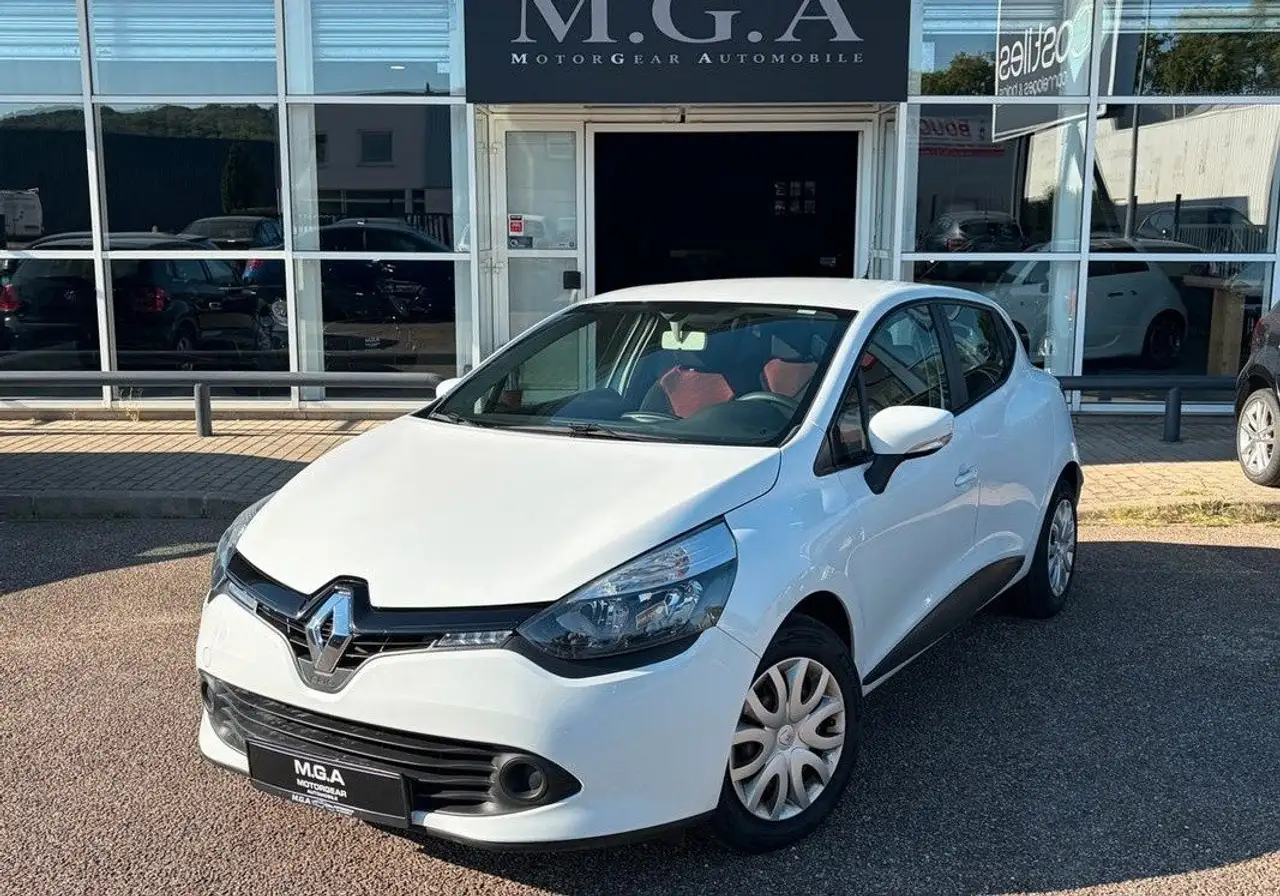 Renault Clio IV 1.2 essence 73 CH expression — photo 1 of 10