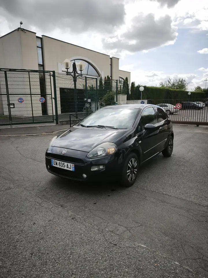Fiat Punto 0.9 8V 85 ch TwinAir S&S — photo 1 of 10