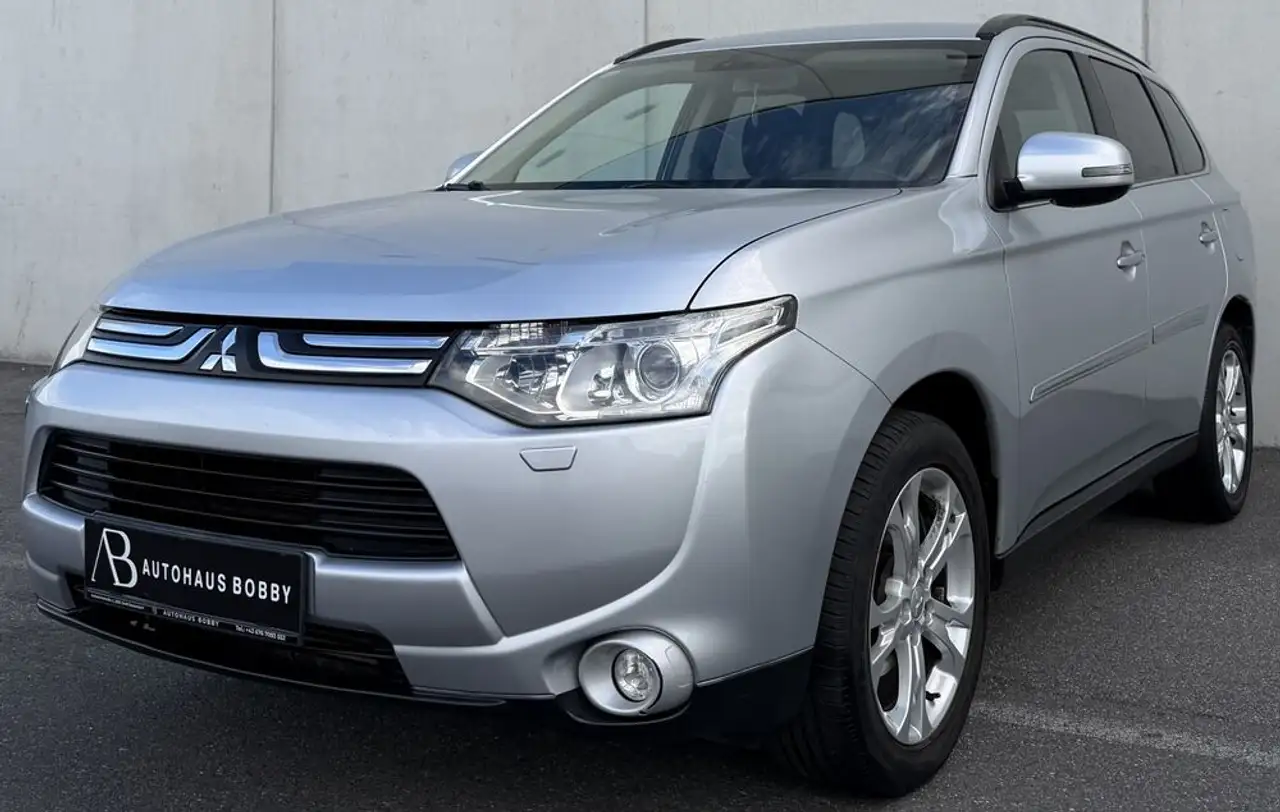 Mitsubishi Outlander Outlander Intense Connect 4WD 7.Sitzer — photo 1 of 27