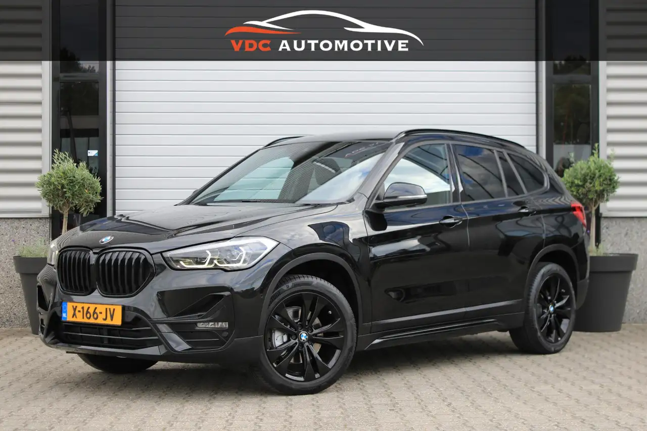 BMW X1 sDrive18i Camera | Stoelverwarming | Navi | Leder — photo 1 of 26