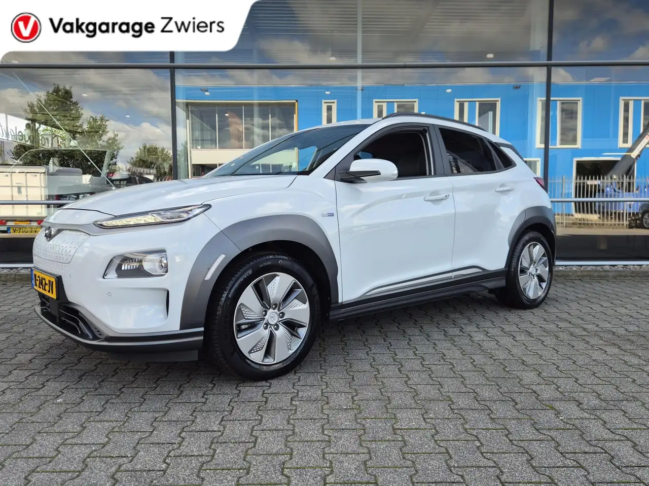 Hyundai KONA EV Premium 64 kWh|SOH 95% |Warmtepomp | Navi| Head — photo 1 of 25