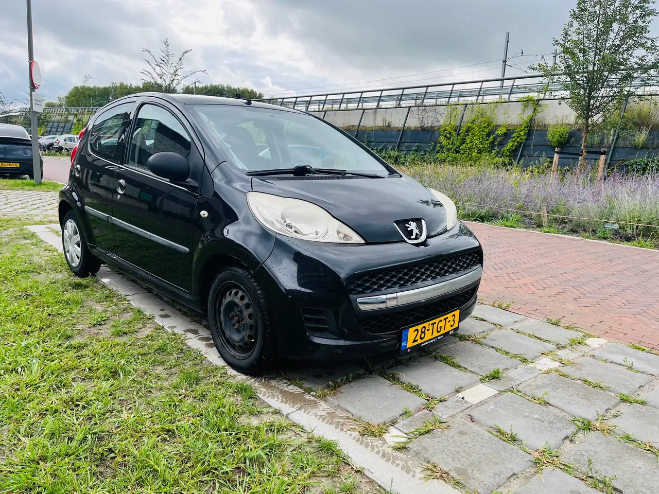 Peugeot 107 107 1.0-12V XS — photo 1 of 12