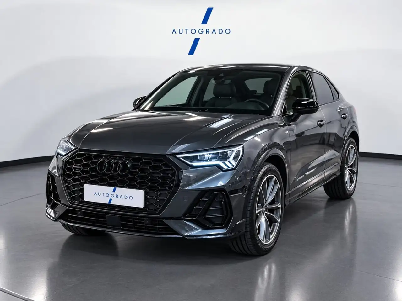 Audi Q3 40 TDI Black line quattro S tronic 147kW — photo 1 of 1